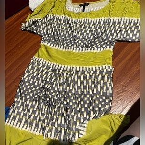 BCBG Max Azria fitted Green draped sleeve dress size Medium